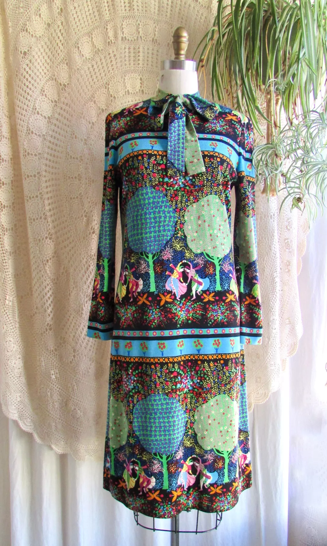 GOLDWORM 70s Italian Wool Knit East Indian Dancers Print Dress, Size Small