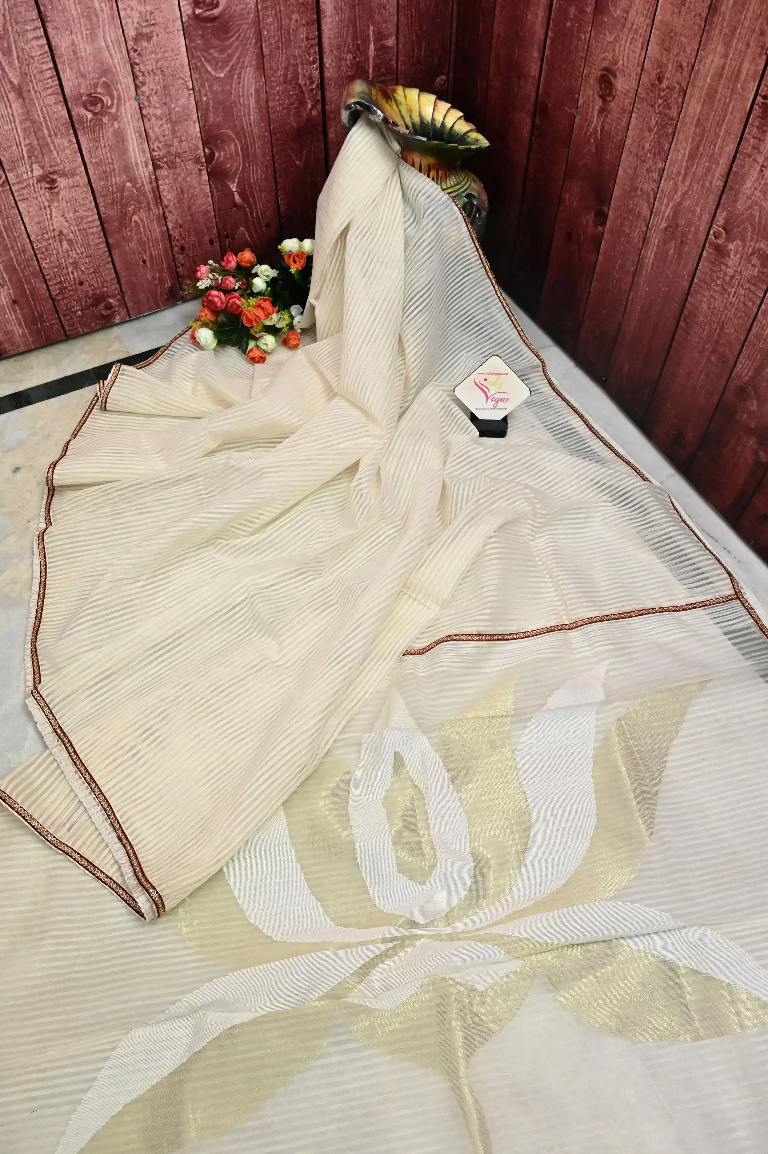 Offwhite Color Resham Handloom with Muslin Pallu with Lace and Patti Work