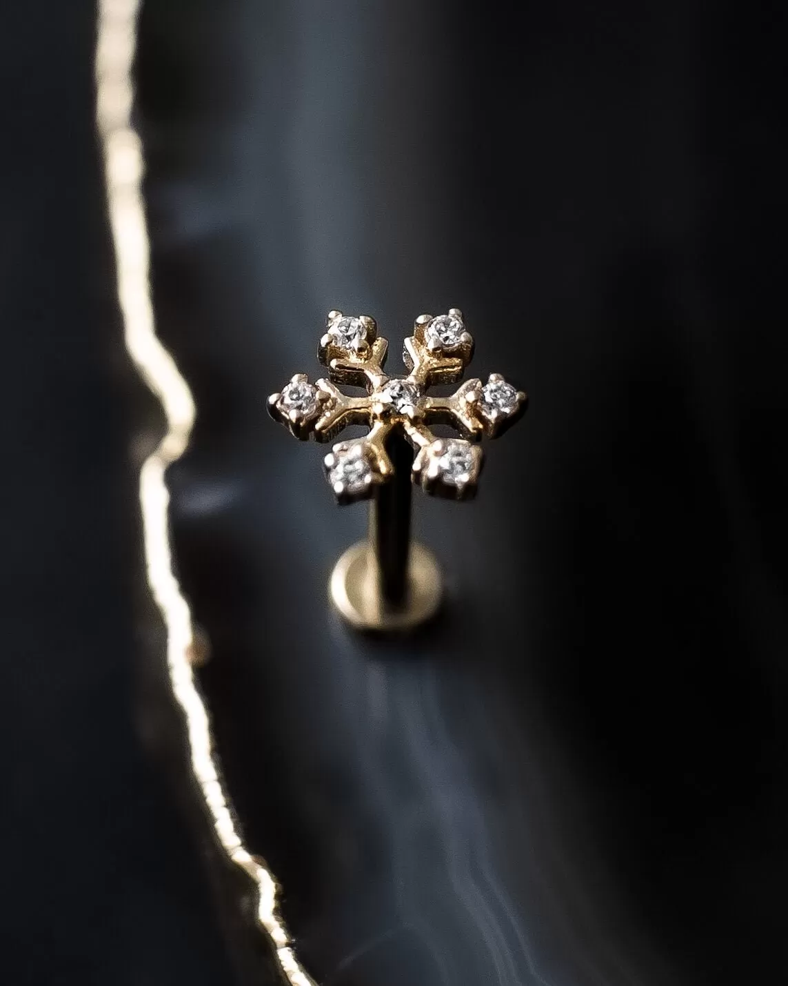 Quinn Snowflake Threadless End (14K Gold)