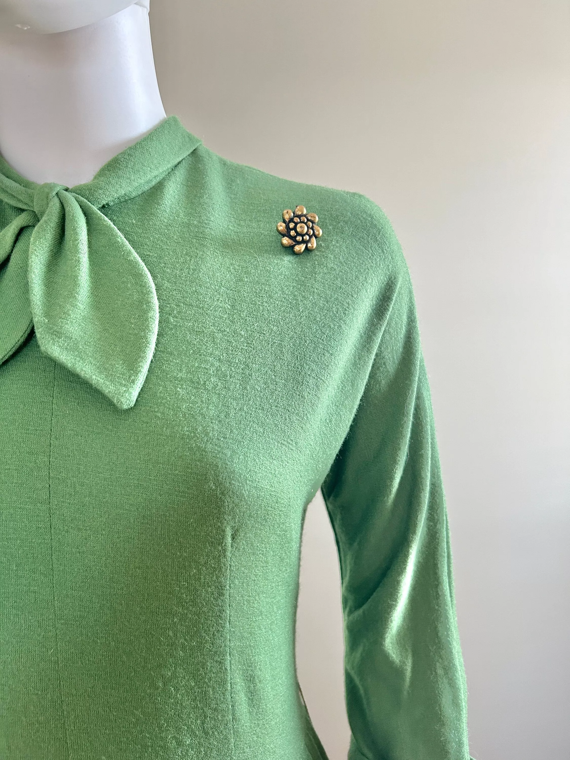 Vintage 1960s Green Plus Sized Knit Dress / 60s Retro Dress / Size XL